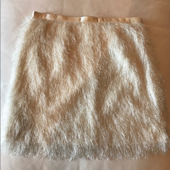 H&M Dresses & Skirts - Like New H&M shaggy Skirt